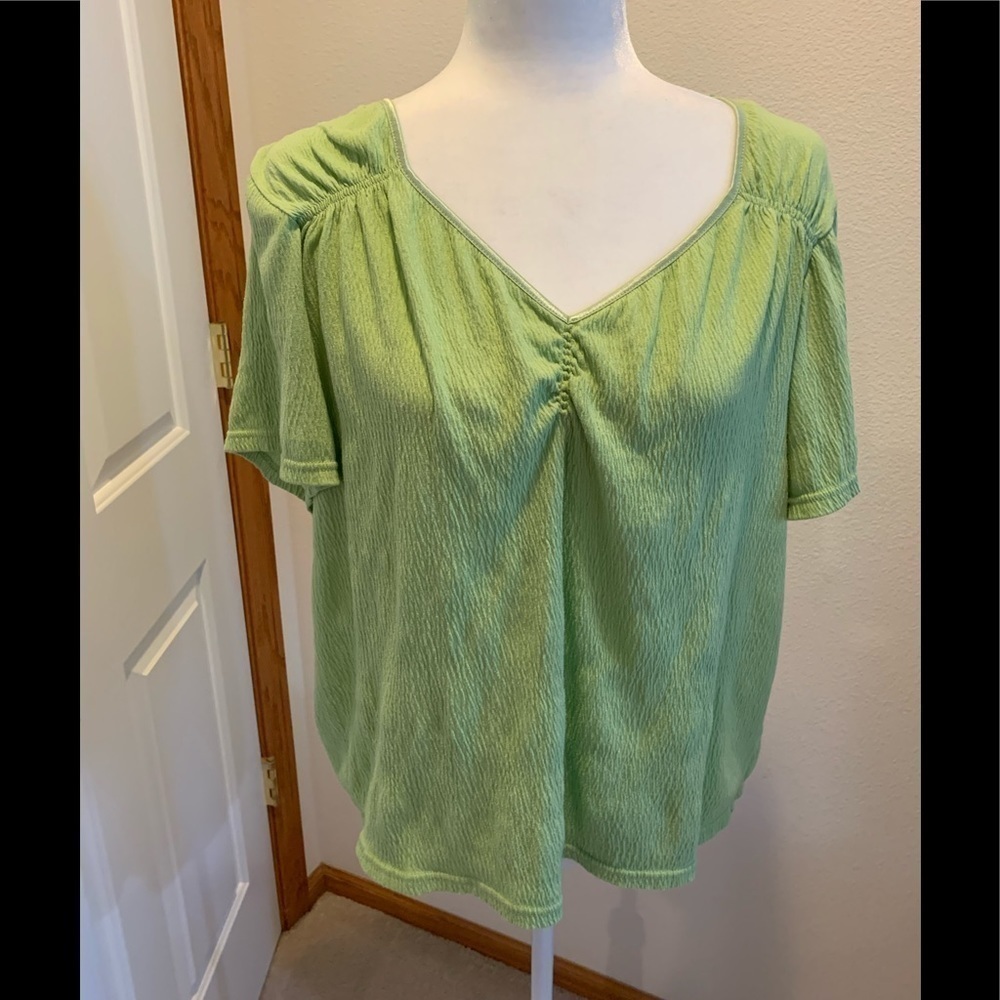 Sag Harbor Stretch Woman Lime Colored Top Size 1X.​​​​​​​​​​​​​​​​​​​​